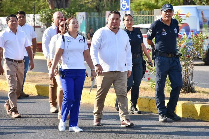 Manuel Esquivel Acompaña en Desfile del Jardín de Niños “Expropiación Petrolera”