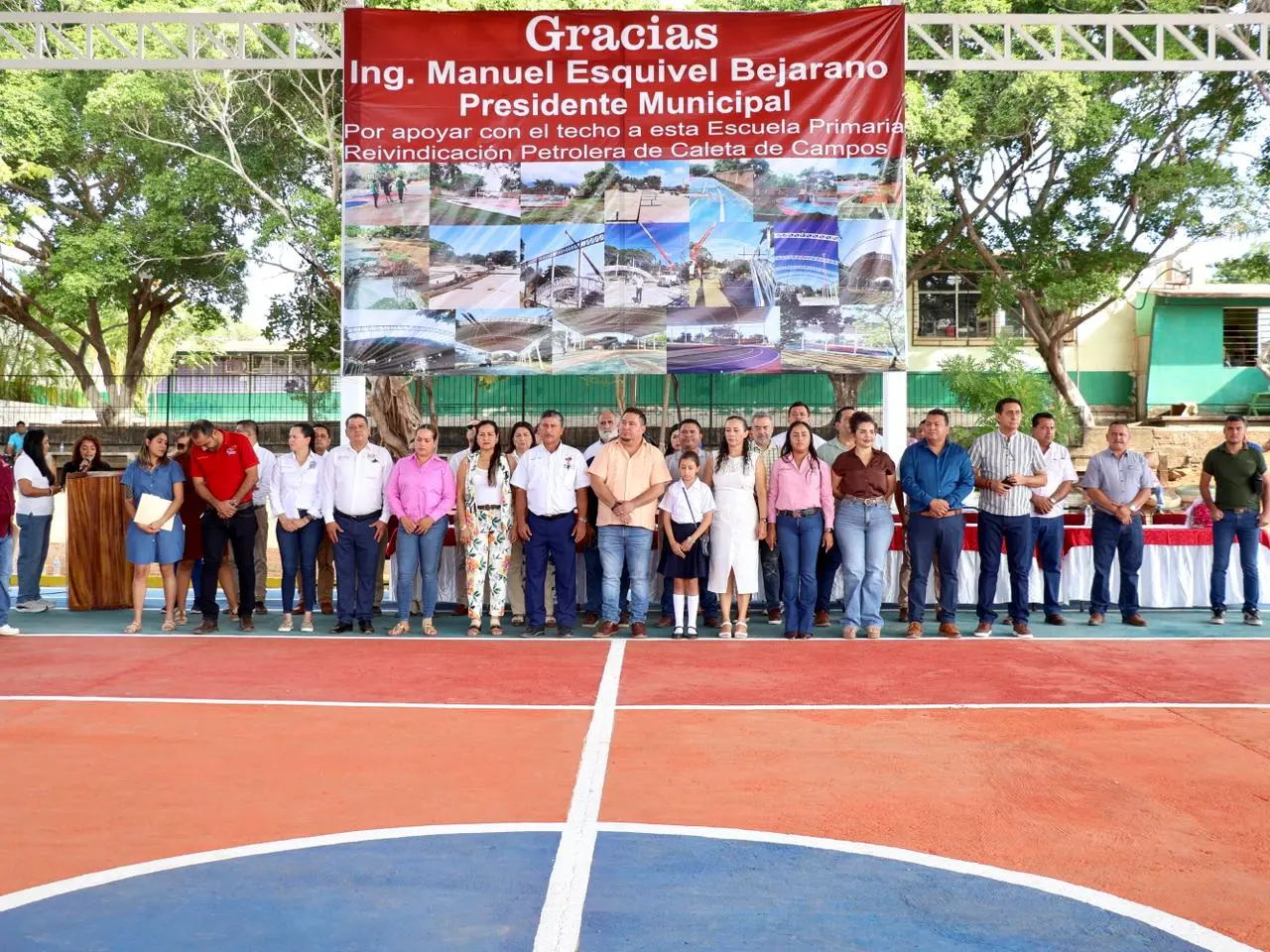 Manuel Esquivel Entrega Techumbre en Escuela Primaria de Caleta de Campos