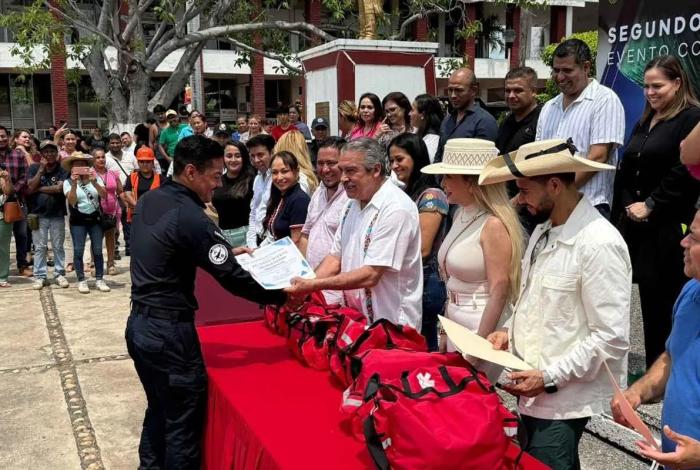 Manuel Esquivel, Raúl Morón y Manuel López Meléndez participan en la conmemoración del 40 aniversario del sismo de 1985 en Lázaro Cárdenas