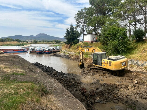 Maquinaria pesada realizará desazolve en el Lago de Pátzcuaro por cuatro meses