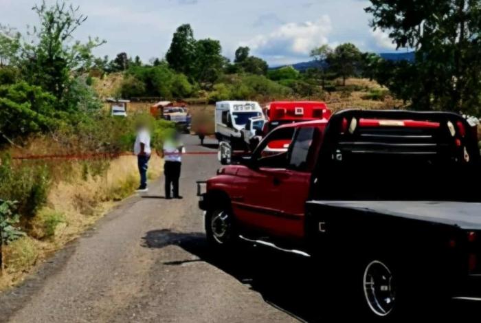 Maravatío: Pareja pierde la vid4 al chocar su moto contra camioneta