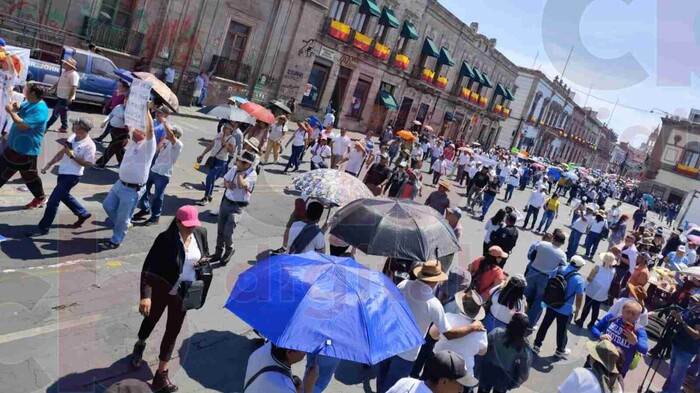 Marchan 94 delegaciones y 50 organizaciones por el Día del Trabajo en Morelia