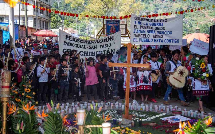 Marchan por la paz en Chiapas tras un mes de asesinato de sacerdote