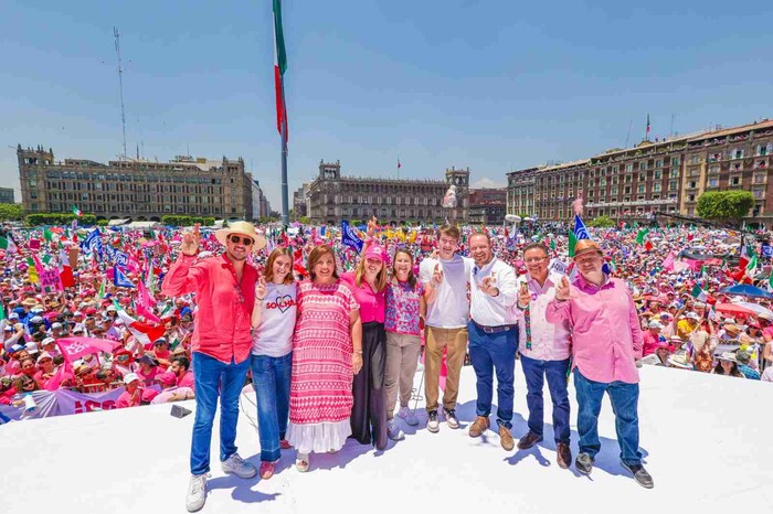 Marea Rosa desborda el Zócalo al grito de Xóchitl Gálvez Presidenta