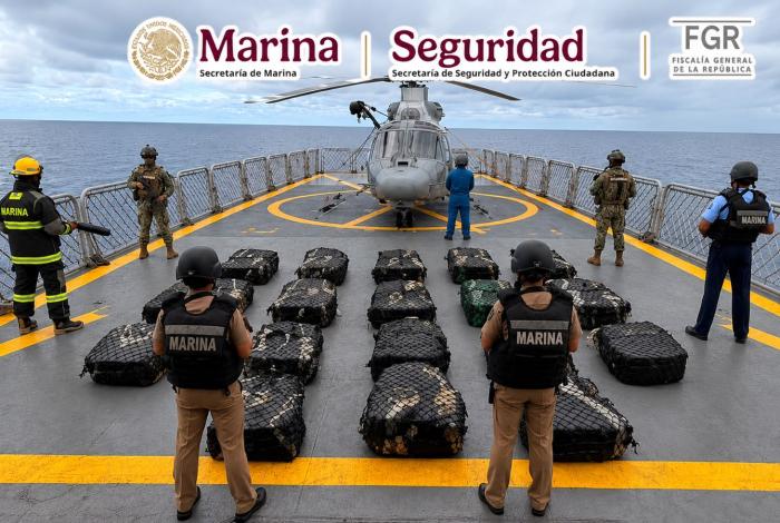 MARINA ASEGURA MÁS DE 800 KILOS DE PRESUNTA COCAÍNA EN LA MAR, EN GUERRERO