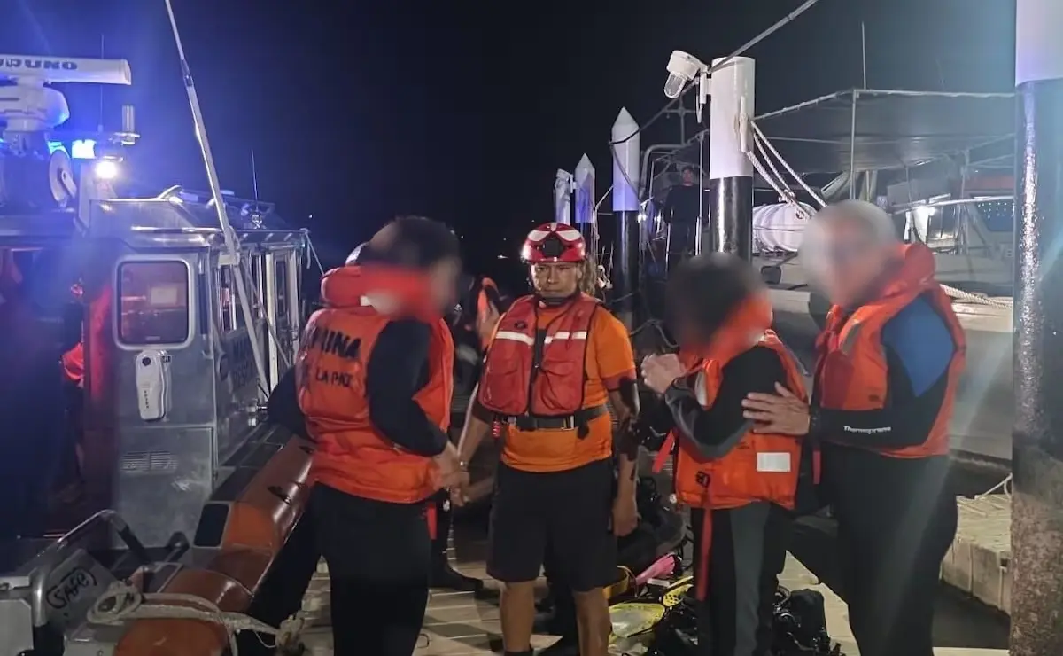 Marina rescata a cinco buzos extranjeros desaparecidos en Baja California Sur | VIDEO