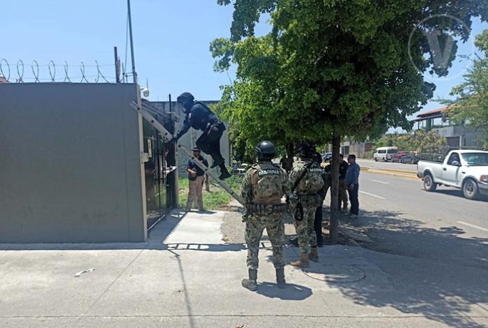 Marina, SSP y FGE desactivan cámaras parásitas usadas por el crimen organizado en Lázaro Cárdenas