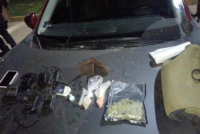 Marinos aseguran vehículo monstruo y droga, en Aquila