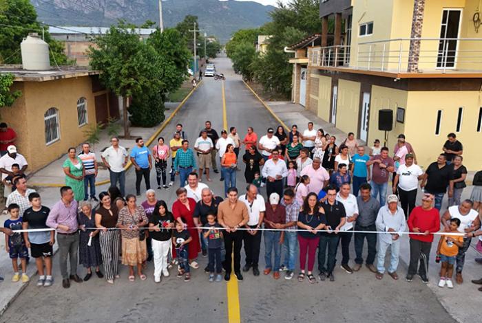 Mas de 1 km de extensión mide la calle Juan Mendoza, obra recién entregada por Pablo Varona en Huetamo.