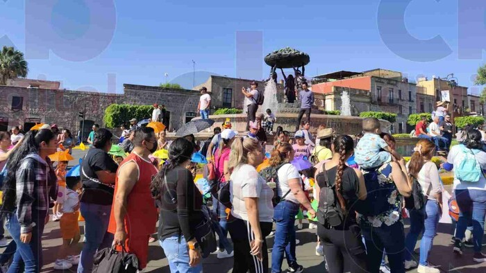 Más de 10 mil personas en desfile de la primavera en Morelia