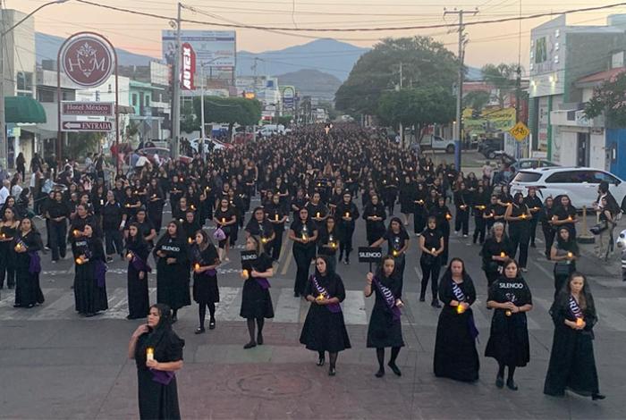 Más de 16 mil mujeres participan en la 6ª edición del Desfile del Silencio femenil en Zamora