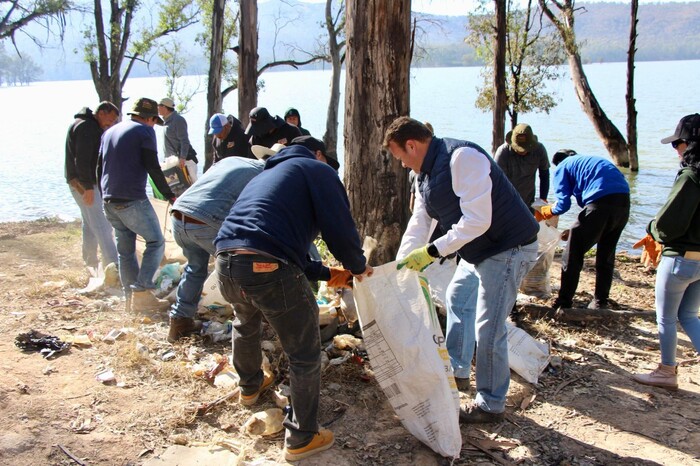 Más de 4 toneladas recolectadas, en Primera Jornada de Limpieza de la Presa de Cointzio