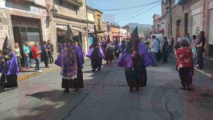 Más de cincuenta personas participan en la procesión de La Anuencia