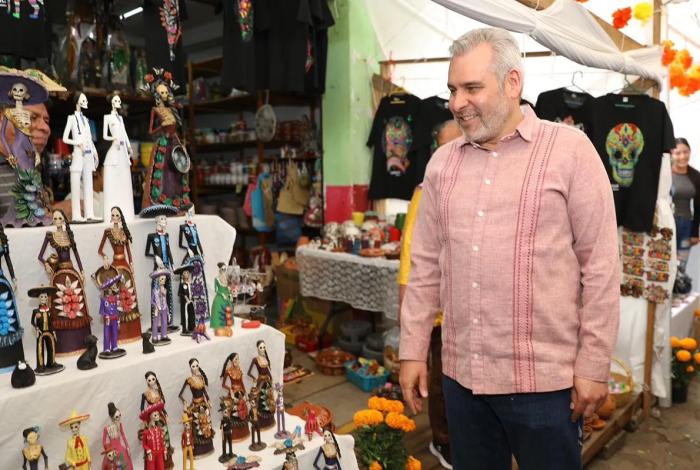 Más de mil 100 agentes vigilan la tradicional Noche de Muertos: Bedolla