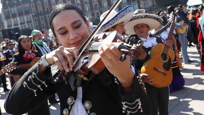 Más de mil mariachis establecen Récord Guinness en el Zócalo