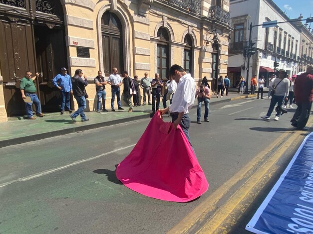 Matadores, galleros y charros buscan frenar iniciativa que prohíbe la tauromaquia en Michoacán