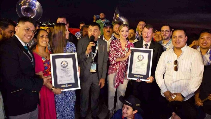 Mazatlán impone Récord Guinness con la banda de música folclórica más grande del mundo