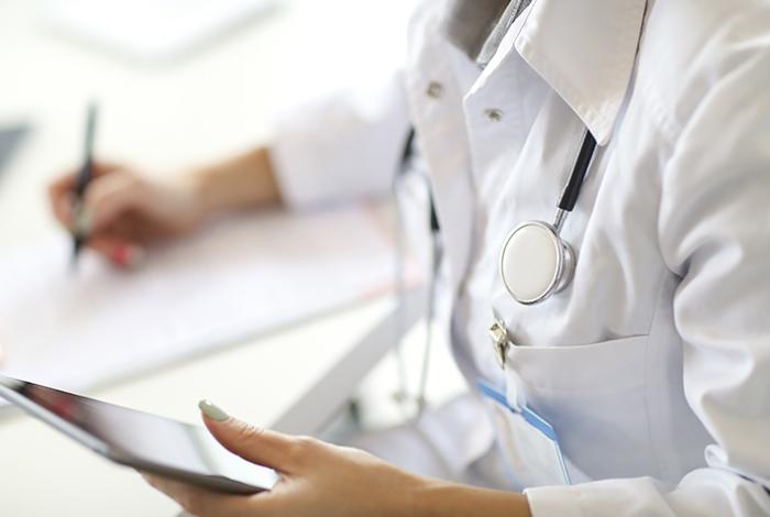 Médicos, enfermeras y jubilados podrán trabajar en los consultorios SUS; ya van 73 mil postulados
