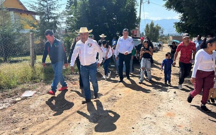 Memo Valencia cumple una semana en campaña por Irimbo