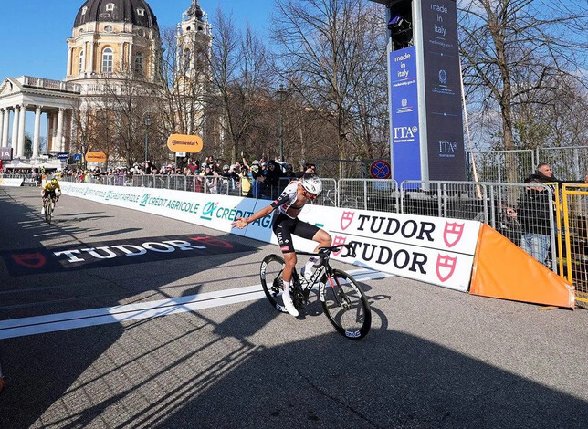 Mexicano, Isaac del Toro, conquista la tradicional carrera Milán-Torino