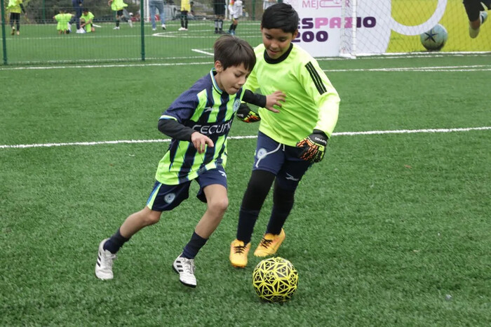 Michoacán inaugura canchas de fútbol para fomentar la convivencia