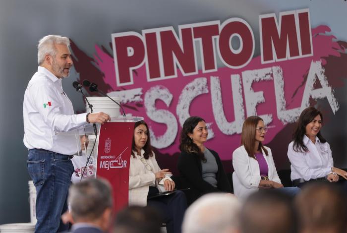 Michoacán lidera en baja de rezago educativo nacional: Bedolla