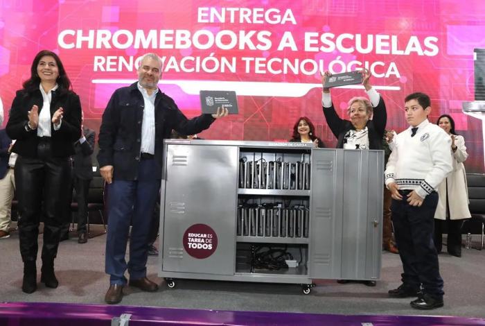 Michoacán lidera en reducción de rezago educativo nacional: Bedolla