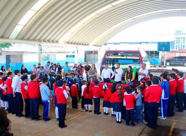 #Michoacán | Niñas y niños de Uruapan conocen en escuelas cómo será la cabina del teleférico