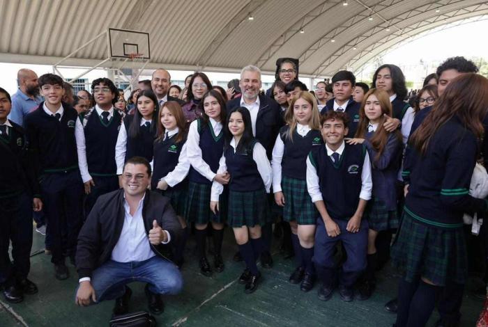 Michoacán, primer estado del país con becas en todos los niveles educativos: Bedolla