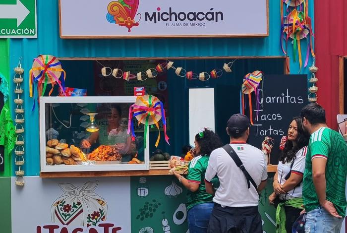 Michoacán proyecta su riqueza gastronómica ante aficionados del fútbol en CDMX