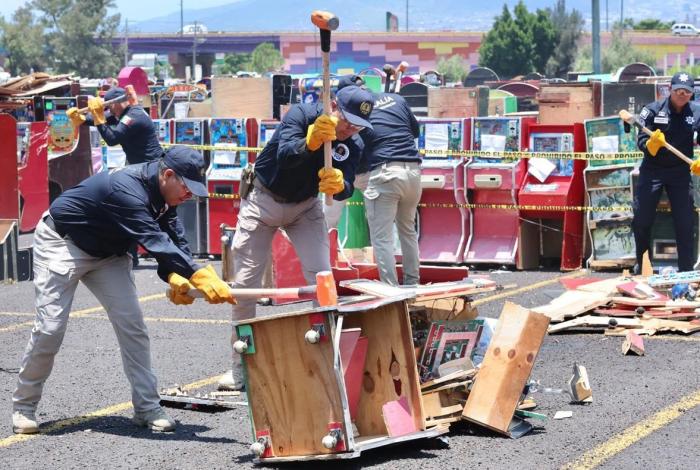 Michoacán socava al crimen con la destrucción de 721 tragamonedas: Bedolla