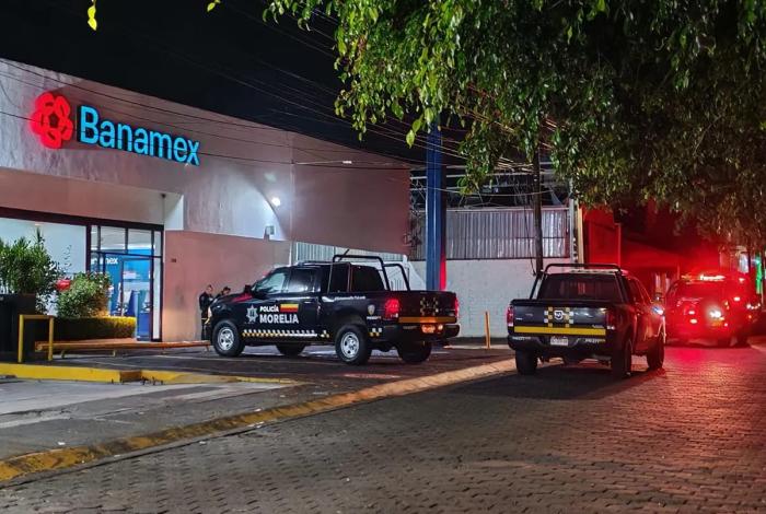 Mientras dormía: Sujetos armados roban vehículo con lujo de violencia en Morelia