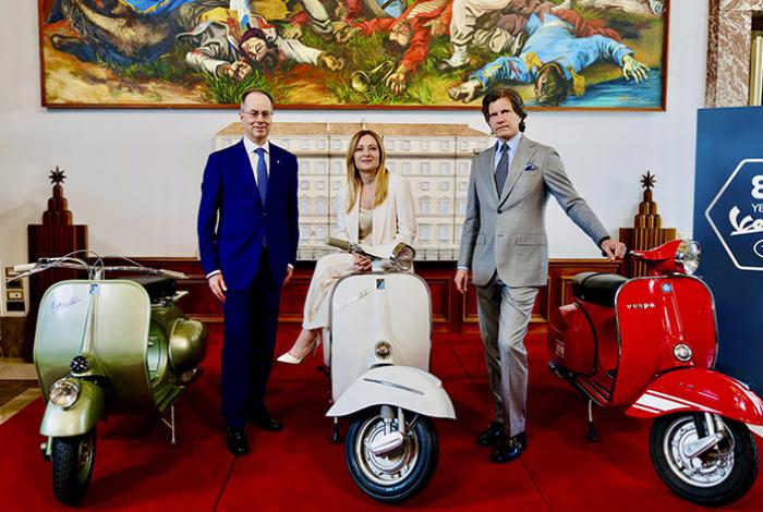 Miles de apasionados de la Vespa desfilan en Roma para celebrar los 80 años de un “ícono”