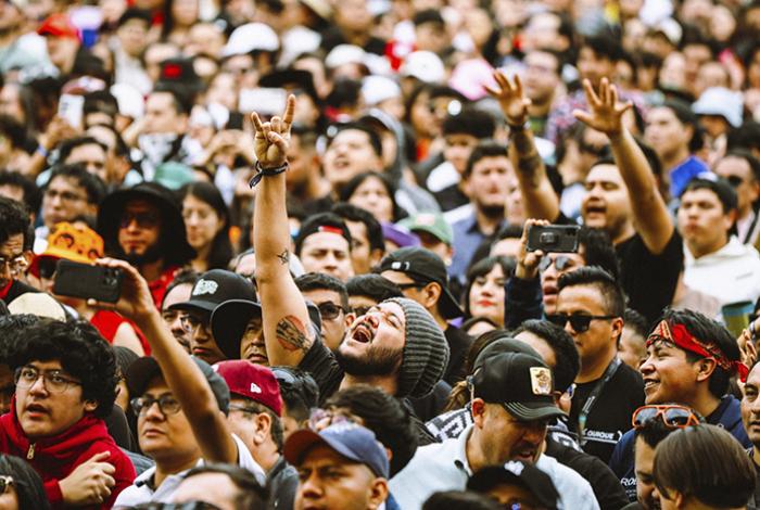 Miles de personas celebran en Ciudad de México una fiesta regional con el Vive Latino