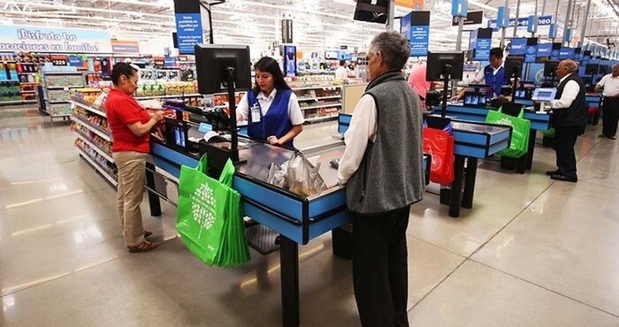 Miles de trabajadores de supermercados viven bajo umbral de pobreza en México