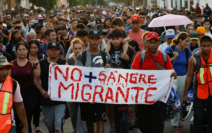 Miles parten en caravana migrante hacia EE.UU; lanzan mensaje a Harris y Trump