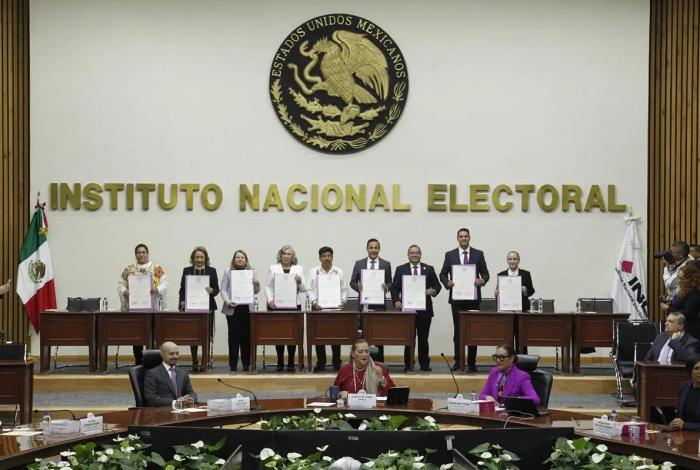 Ministros electos en México reciben constancias de mayoría