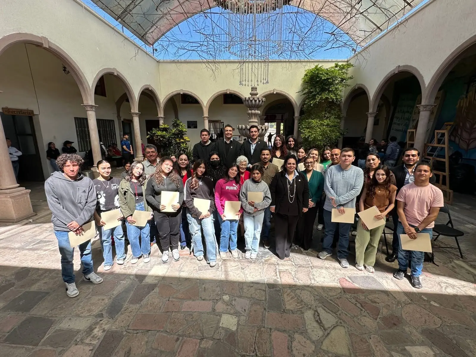 Moisés Navarro impulsa la educación superior con nuevas becas