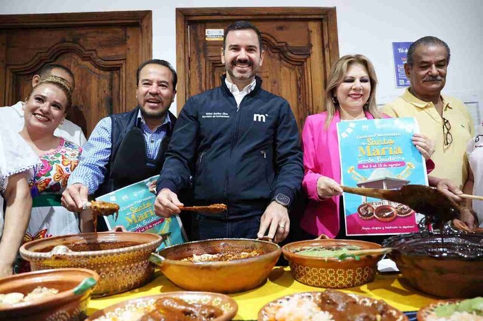 Mole y tradición, en las Fiestas Patronales de Santa María, Morelia