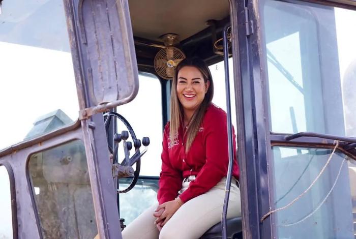 Mónica Valdez, dio el arranque al reencarpetamiento en Tariácuri