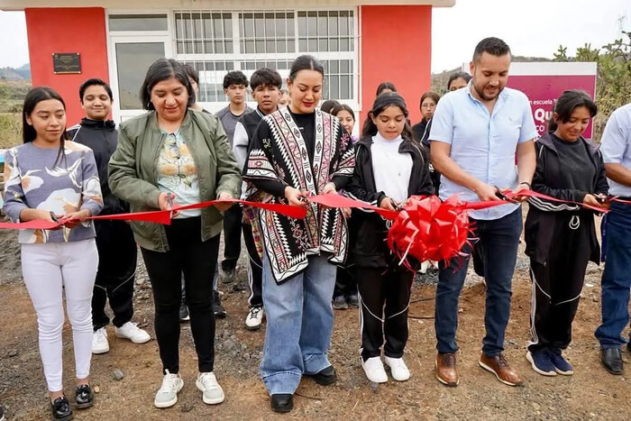 Mónica Valdez inaugura nueva aula en la Telesecundaria Vasco de Quiroga en Zacapu