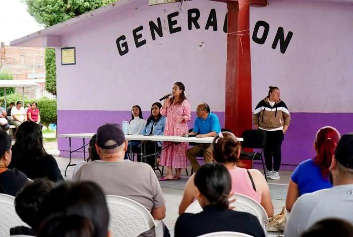 Mónica Valdez visita y apoya a primaria Wenceslao Victoria