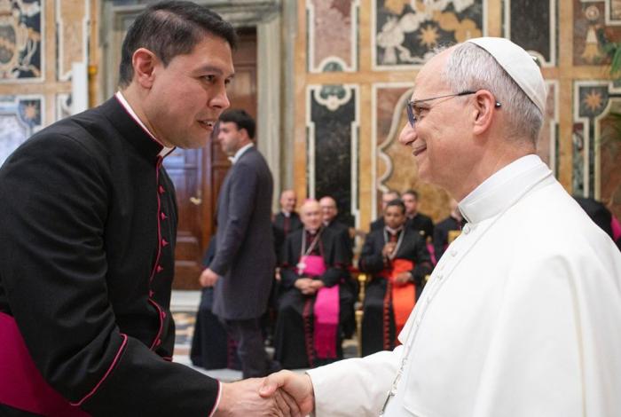 Monseñor mexicano coordinará los viajes al exterior del Papa León XIV