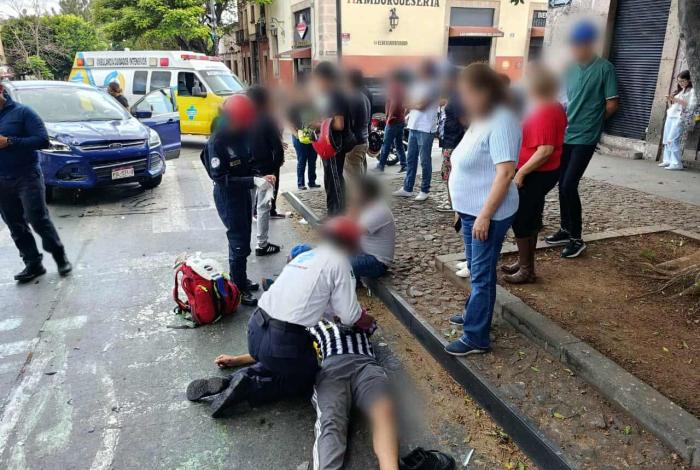 Morelia: chocan camioneta y moto; hay dos lesionados