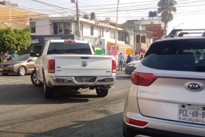 Morelia: Con bloqueo vecinos reclaman seguridad; exigen audiencia con Alfonso Martínez