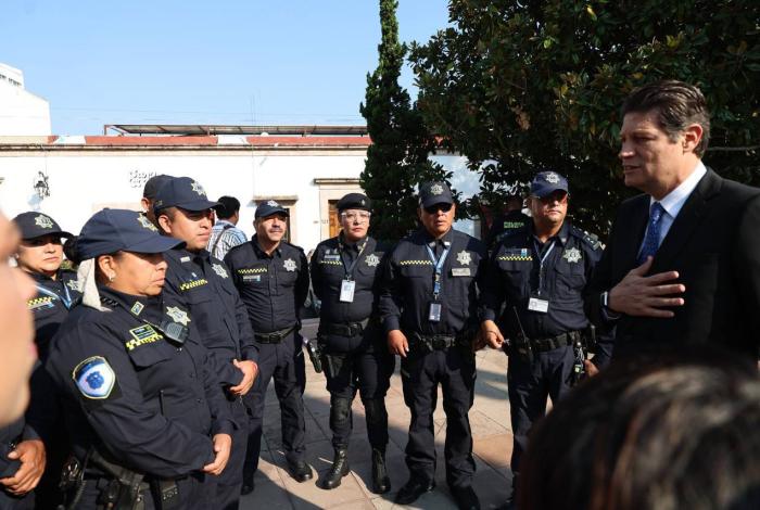 Morelia honra su historia y a quienes la defienden en ceremonia de izamiento por su 485 Aniversario