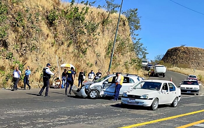 Morelia: Motociclista sufre accidente en el Ramal Camelinas