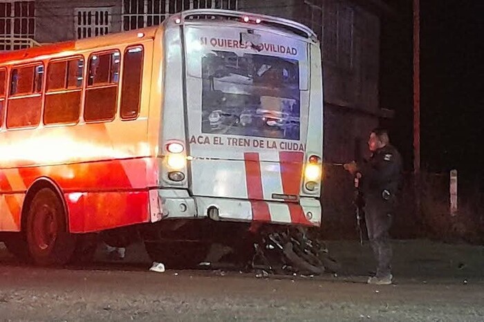 Morelia: Muere motociclista tras chocar por alcance contra microbús