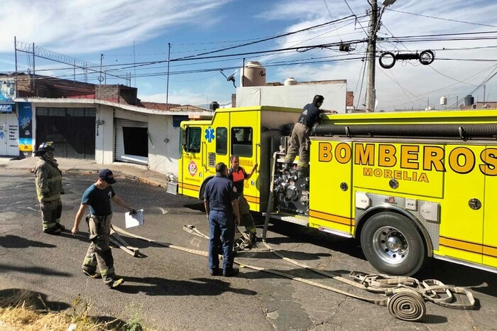 Morelia: Se incendia negocio de uñas acrílicas en la colonia Adolfo López Mateos