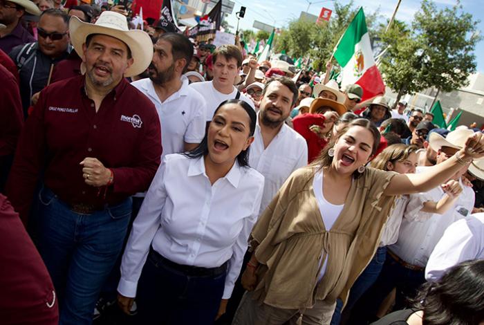 Morena marcha en Chihuahua contra Maru Campos; acusan intervención de la CIA en operativo